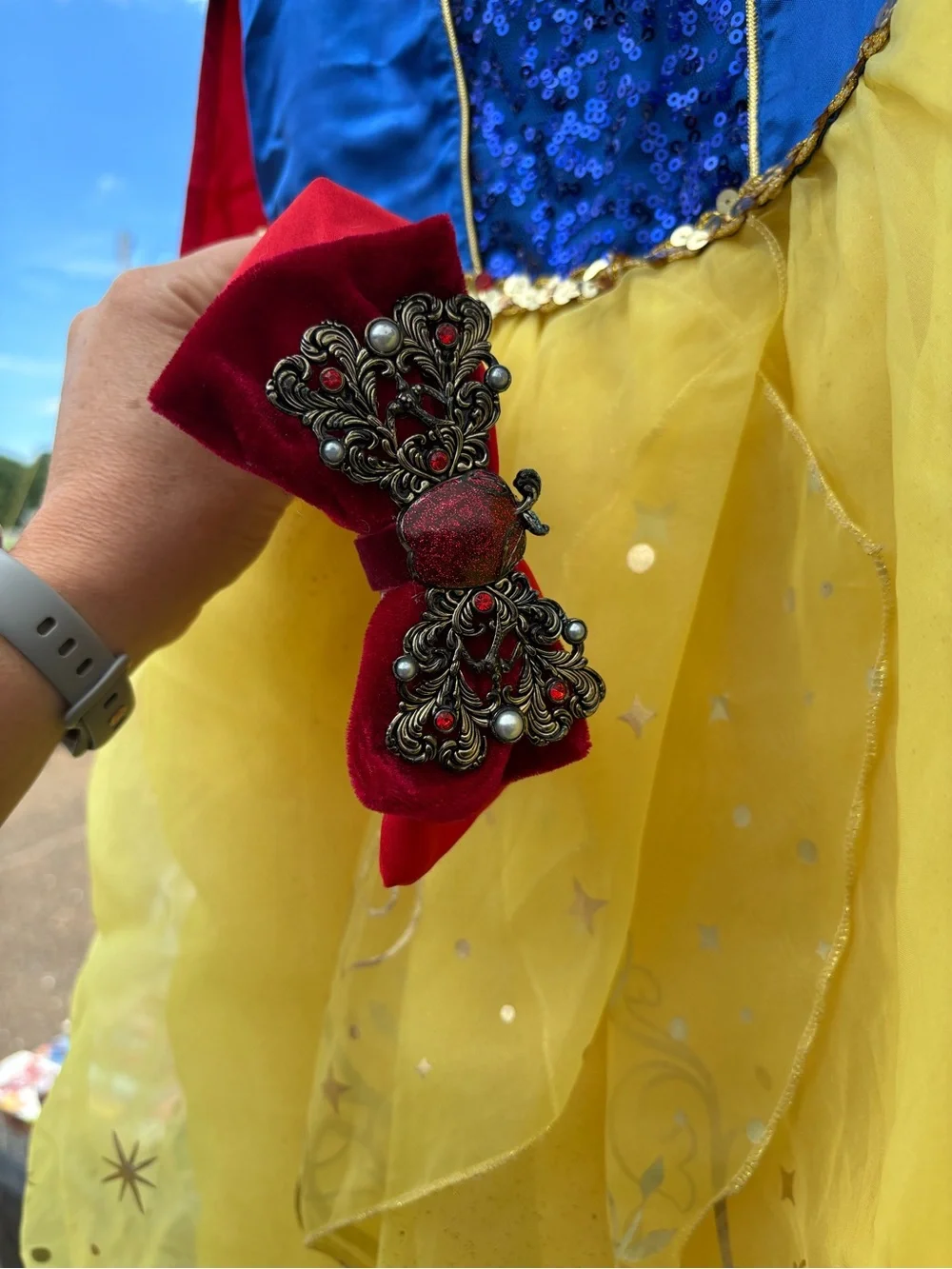 Disney Store Snow White costume with Disney store headband Girls 5/6 - Picture 2 of 4